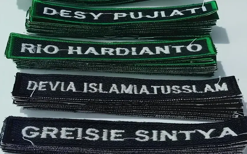 Penjelasan Lengkap dan Contoh Desain Name Tag Panitia